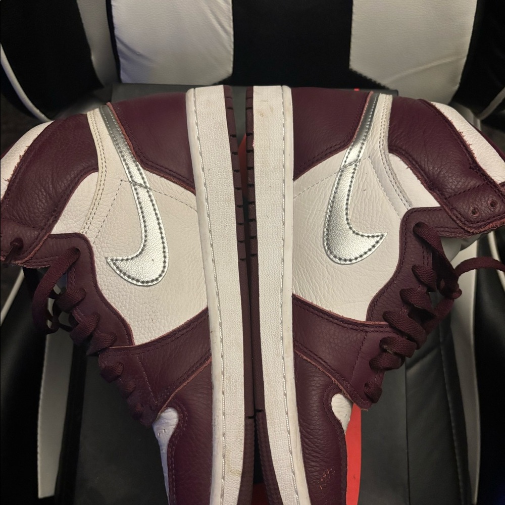 Jordan 1 Retro “Bordeaux”